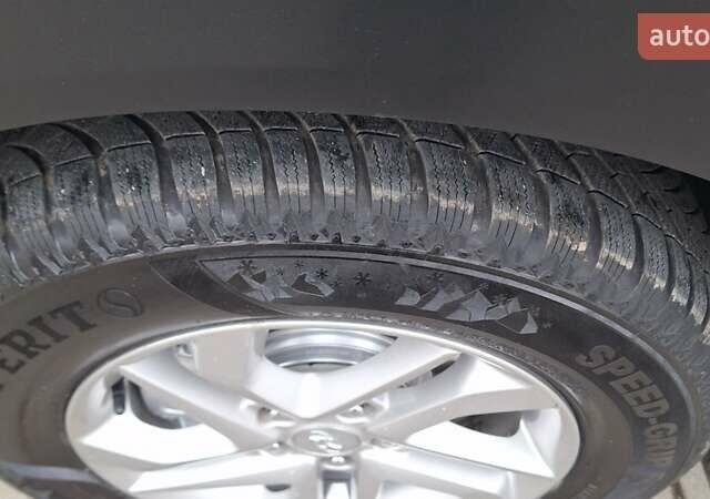 Зелений Хендай Туксон, об'ємом двигуна 2 л та пробігом 218 тис. км за 16999 $, фото 14 на Automoto.ua