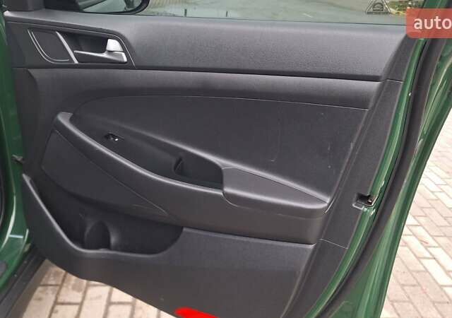 Зелений Хендай Туксон, об'ємом двигуна 2 л та пробігом 218 тис. км за 16999 $, фото 24 на Automoto.ua