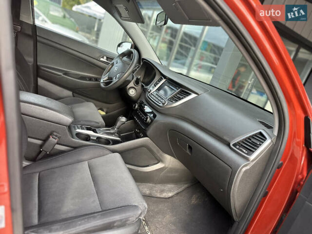 Хендай Туксон 2016 в Владимир-Волынский на Automoto.ua Оранжевый Хендай Туксон, объемом двигателя 2 л и пробегом 144 тыс. км за 13000 $, фото 66 на Automoto.ua