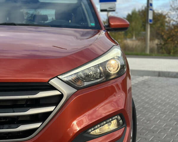 Хендай Туксон 2016 в Владимир-Волынский на Automoto.ua Оранжевый Хендай Туксон, объемом двигателя 2 л и пробегом 144 тыс. км за 13000 $, фото 4 на Automoto.ua
