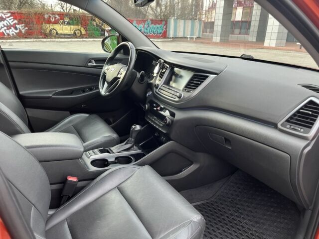 Хендай Туксон 2017 в Харькове на Automoto.ua Оранжевый Хендай Туксон, объемом двигателя 2 л и пробегом 129 тыс. км за 15800 $, фото 16 на Automoto.ua