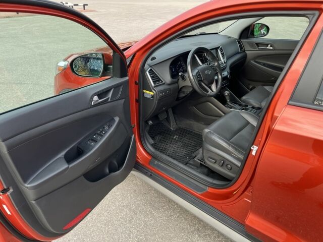 Хендай Туксон 2017 в Харькове на Automoto.ua Оранжевый Хендай Туксон, объемом двигателя 2 л и пробегом 129 тыс. км за 15800 $, фото 9 на Automoto.ua