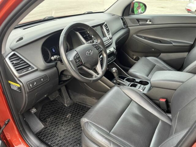 Хендай Туксон 2017 в Харькове на Automoto.ua Оранжевый Хендай Туксон, объемом двигателя 2 л и пробегом 129 тыс. км за 15800 $, фото 15 на Automoto.ua