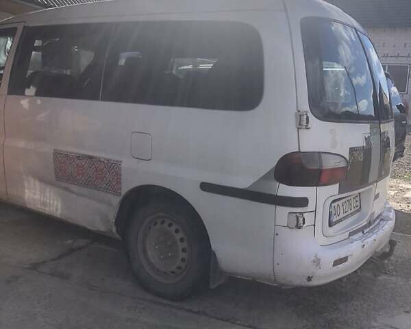 Белый Хендай Юниверс, объемом двигателя 0 л и пробегом 200 тыс. км за 3800 $, фото 1 на Automoto.ua