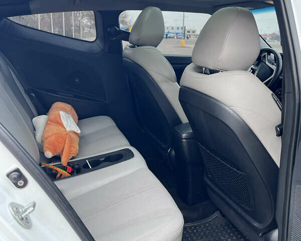 Белый Хендай Велостер, объемом двигателя 1.59 л и пробегом 190 тыс. км за 8600 $, фото 23 на Automoto.ua