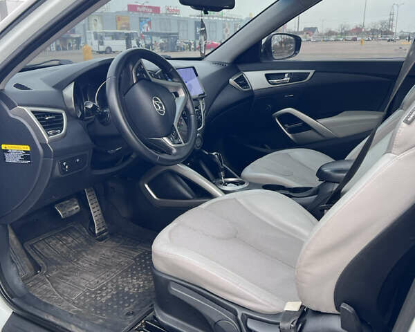 Белый Хендай Велостер, объемом двигателя 1.59 л и пробегом 190 тыс. км за 8600 $, фото 32 на Automoto.ua