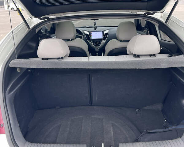 Белый Хендай Велостер, объемом двигателя 1.59 л и пробегом 190 тыс. км за 8600 $, фото 30 на Automoto.ua