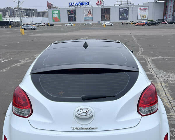 Белый Хендай Велостер, объемом двигателя 1.59 л и пробегом 190 тыс. км за 8600 $, фото 5 на Automoto.ua