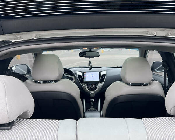 Белый Хендай Велостер, объемом двигателя 1.59 л и пробегом 190 тыс. км за 8600 $, фото 29 на Automoto.ua