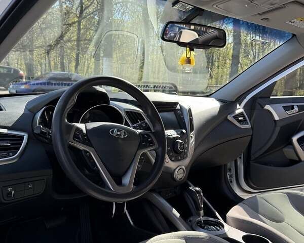 Белый Хендай Велостер, объемом двигателя 1.6 л и пробегом 172 тыс. км за 7300 $, фото 7 на Automoto.ua