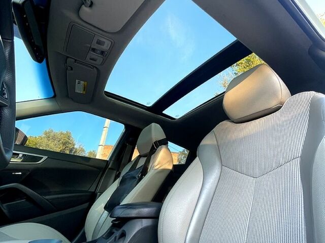 Белый Хендай Велостер, объемом двигателя 1.6 л и пробегом 208 тыс. км за 10200 $, фото 9 на Automoto.ua