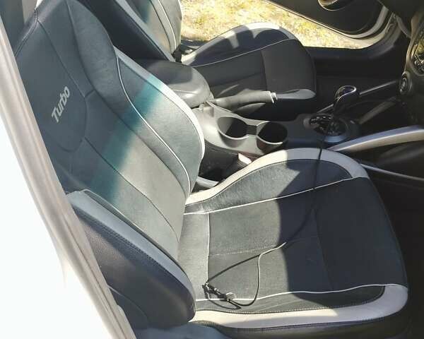 Белый Хендай Велостер, объемом двигателя 1.59 л и пробегом 159 тыс. км за 11000 $, фото 7 на Automoto.ua