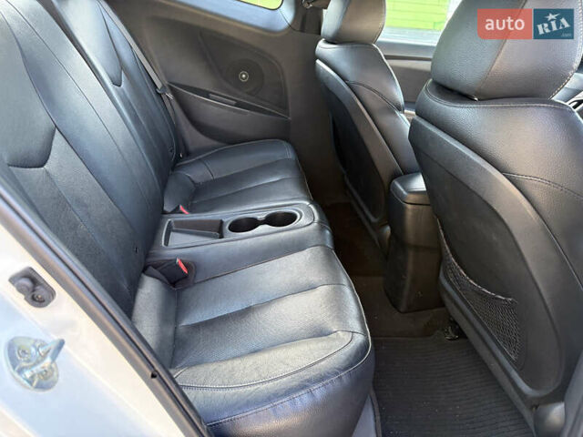 Белый Хендай Велостер, объемом двигателя 1.6 л и пробегом 89 тыс. км за 12500 $, фото 11 на Automoto.ua