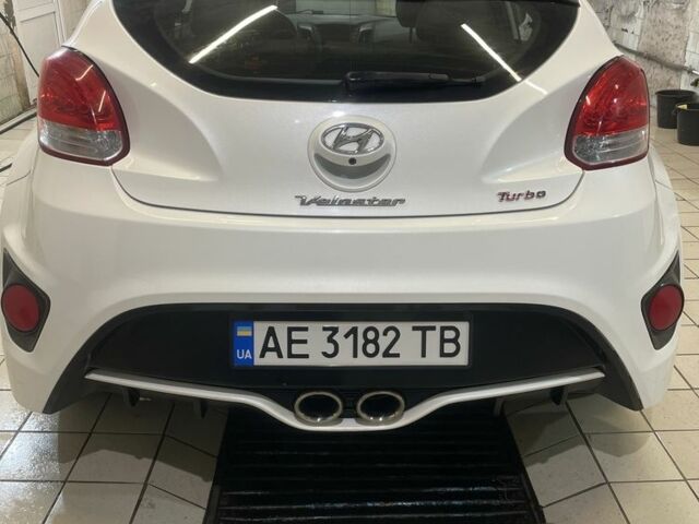 Білий Хендай Велостер, об'ємом двигуна 1.6 л та пробігом 138 тис. км за 10700 $, фото 4 на Automoto.ua