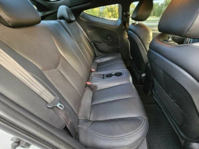 Белый Хендай Велостер, объемом двигателя 1.6 л и пробегом 71 тыс. км за 7000 $, фото 12 на Automoto.ua