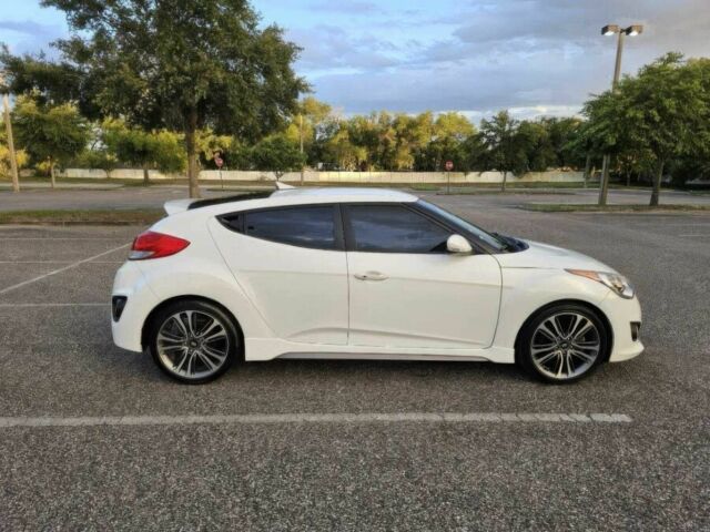 Белый Хендай Велостер, объемом двигателя 1.6 л и пробегом 71 тыс. км за 7000 $, фото 7 на Automoto.ua