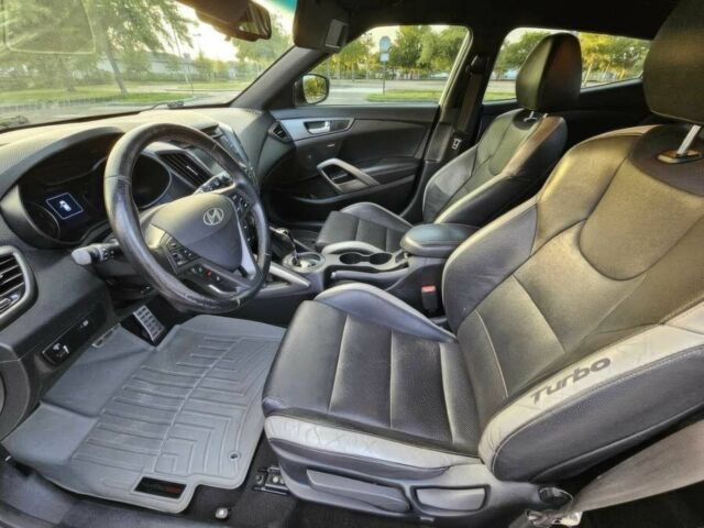 Белый Хендай Велостер, объемом двигателя 1.6 л и пробегом 71 тыс. км за 7000 $, фото 9 на Automoto.ua