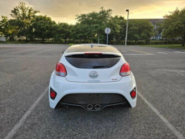 Белый Хендай Велостер, объемом двигателя 1.6 л и пробегом 71 тыс. км за 7000 $, фото 5 на Automoto.ua