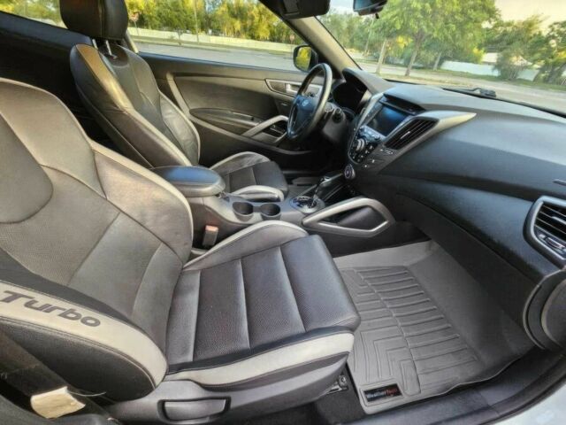 Белый Хендай Велостер, объемом двигателя 1.6 л и пробегом 71 тыс. км за 7000 $, фото 10 на Automoto.ua