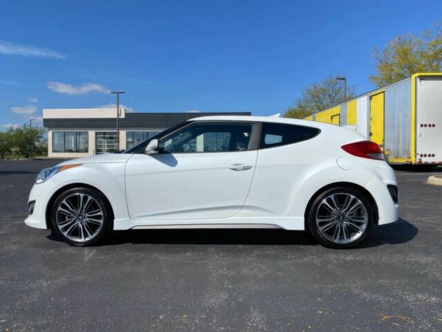 Белый Хендай Велостер, объемом двигателя 1.6 л и пробегом 61 тыс. км за 1650 $, фото 3 на Automoto.ua