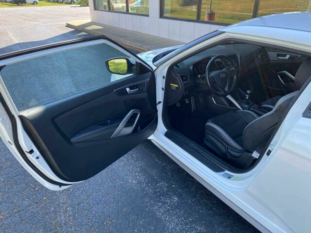 Белый Хендай Велостер, объемом двигателя 1.6 л и пробегом 61 тыс. км за 1650 $, фото 11 на Automoto.ua