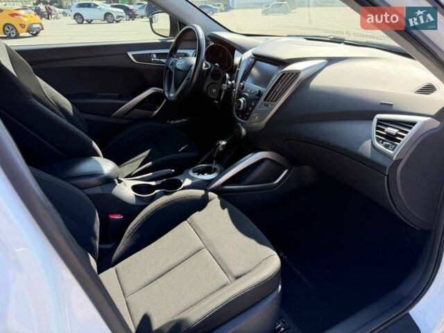 Білий Хендай Велостер, об'ємом двигуна 1.59 л та пробігом 139 тис. км за 9800 $, фото 10 на Automoto.ua