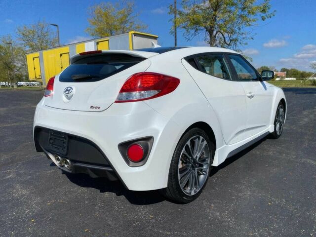 Белый Хендай Велостер, объемом двигателя 1.6 л и пробегом 61 тыс. км за 1650 $, фото 5 на Automoto.ua