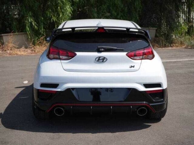 Белый Хендай Велостер, объемом двигателя 2 л и пробегом 39 тыс. км за 3950 $, фото 2 на Automoto.ua