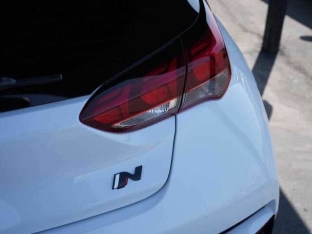 Белый Хендай Велостер, объемом двигателя 2 л и пробегом 39 тыс. км за 3950 $, фото 7 на Automoto.ua