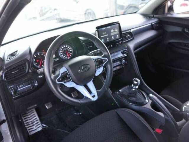 Белый Хендай Велостер, объемом двигателя 2 л и пробегом 39 тыс. км за 3950 $, фото 8 на Automoto.ua