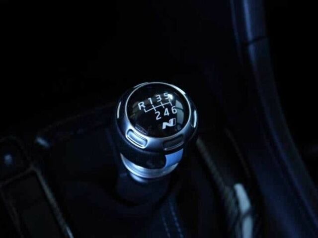 Белый Хендай Велостер, объемом двигателя 2 л и пробегом 39 тыс. км за 3950 $, фото 18 на Automoto.ua