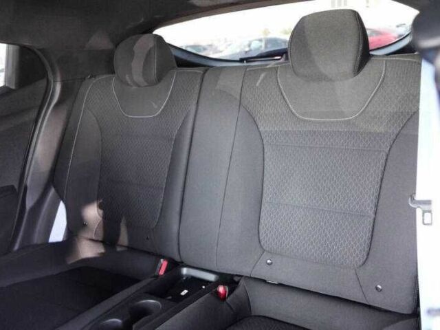 Белый Хендай Велостер, объемом двигателя 2 л и пробегом 39 тыс. км за 3950 $, фото 10 на Automoto.ua