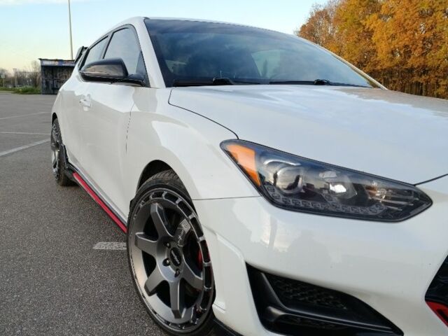 Белый Хендай Велостер, объемом двигателя 2 л и пробегом 125 тыс. км за 17500 $, фото 1 на Automoto.ua