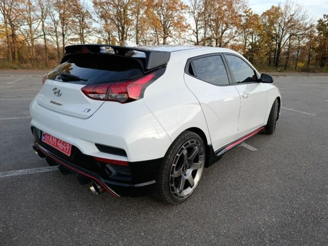 Белый Хендай Велостер, объемом двигателя 2 л и пробегом 125 тыс. км за 17500 $, фото 2 на Automoto.ua