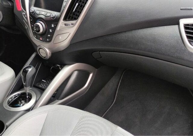 Черный Хендай Велостер, объемом двигателя 1.6 л и пробегом 120 тыс. км за 8870 $, фото 14 на Automoto.ua