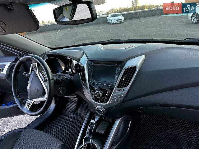 Черный Хендай Велостер, объемом двигателя 1.6 л и пробегом 235 тыс. км за 7400 $, фото 12 на Automoto.ua