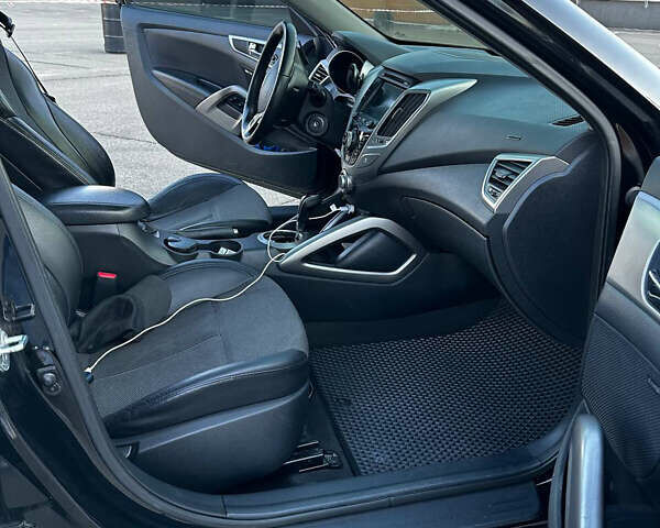 Черный Хендай Велостер, объемом двигателя 1.6 л и пробегом 235 тыс. км за 7400 $, фото 13 на Automoto.ua