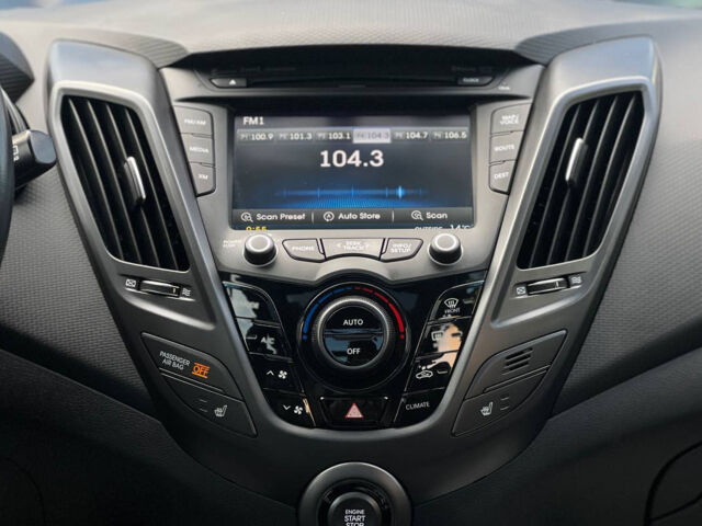 Чорний Хендай Велостер, об'ємом двигуна 1.6 л та пробігом 118 тис. км за 11000 $, фото 16 на Automoto.ua