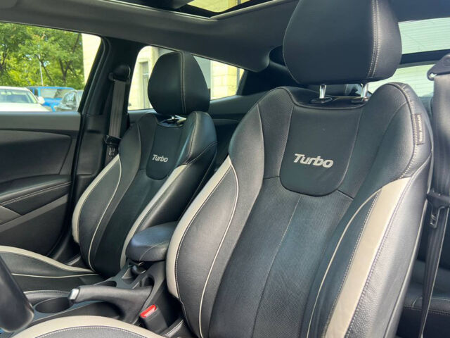 Чорний Хендай Велостер, об'ємом двигуна 1.6 л та пробігом 118 тис. км за 11000 $, фото 8 на Automoto.ua