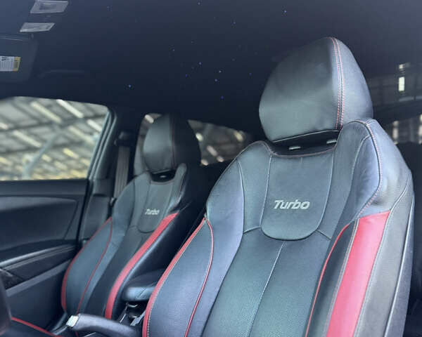 Черный Хендай Велостер, объемом двигателя 1.6 л и пробегом 179 тыс. км за 10100 $, фото 13 на Automoto.ua