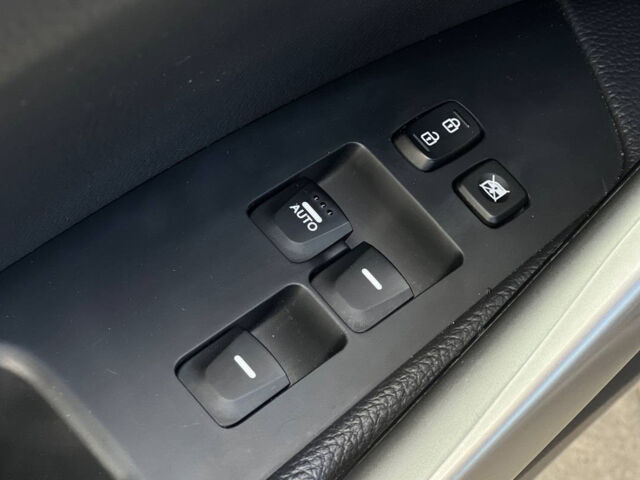 Чорний Хендай Велостер, об'ємом двигуна 1.6 л та пробігом 118 тис. км за 11000 $, фото 10 на Automoto.ua