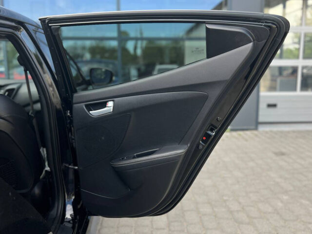 Чорний Хендай Велостер, об'ємом двигуна 1.6 л та пробігом 118 тис. км за 11000 $, фото 19 на Automoto.ua