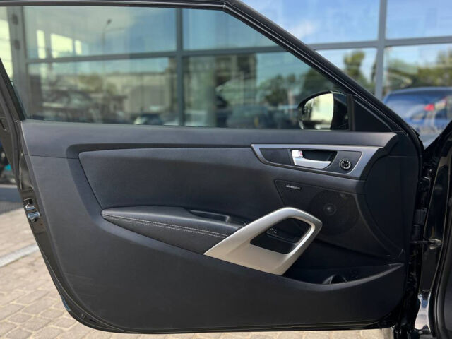 Чорний Хендай Велостер, об'ємом двигуна 1.6 л та пробігом 118 тис. км за 11000 $, фото 6 на Automoto.ua