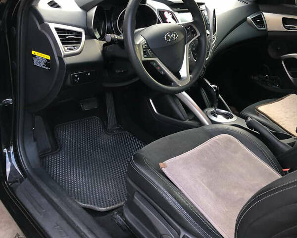 Черный Хендай Велостер, объемом двигателя 1.6 л и пробегом 130 тыс. км за 9300 $, фото 2 на Automoto.ua