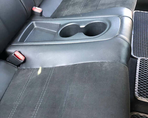 Черный Хендай Велостер, объемом двигателя 1.6 л и пробегом 130 тыс. км за 9300 $, фото 9 на Automoto.ua