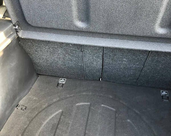 Черный Хендай Велостер, объемом двигателя 1.6 л и пробегом 130 тыс. км за 9300 $, фото 14 на Automoto.ua