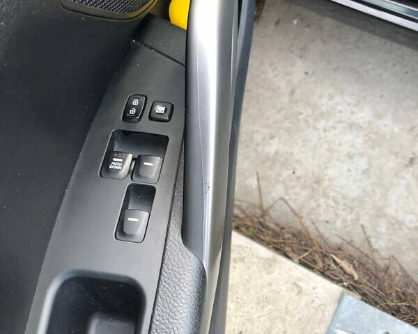 Черный Хендай Велостер, объемом двигателя 1.6 л и пробегом 130 тыс. км за 9300 $, фото 15 на Automoto.ua