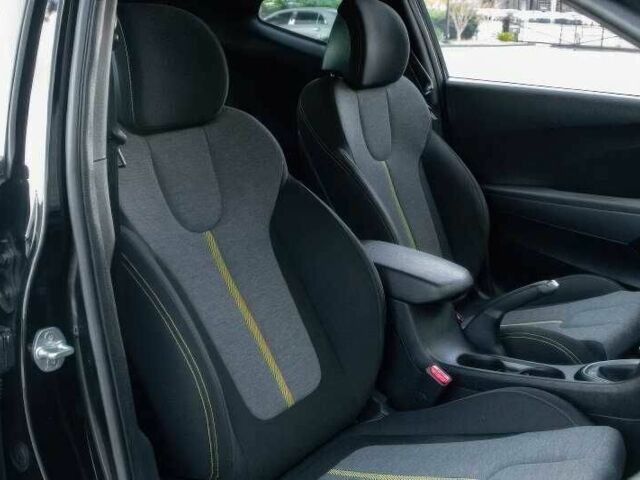 Черный Хендай Велостер, объемом двигателя 1.6 л и пробегом 89 тыс. км за 9000 $, фото 12 на Automoto.ua