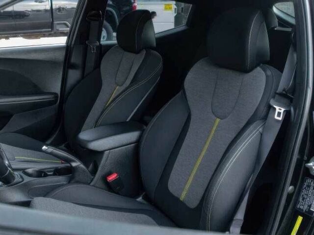 Черный Хендай Велостер, объемом двигателя 1.6 л и пробегом 89 тыс. км за 9000 $, фото 10 на Automoto.ua