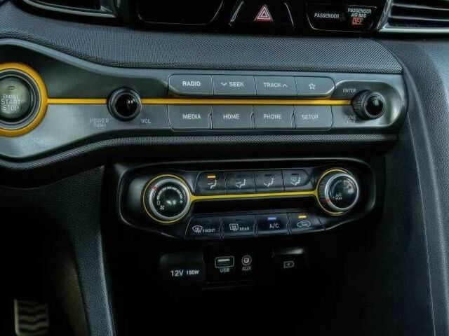 Черный Хендай Велостер, объемом двигателя 1.6 л и пробегом 89 тыс. км за 9000 $, фото 9 на Automoto.ua